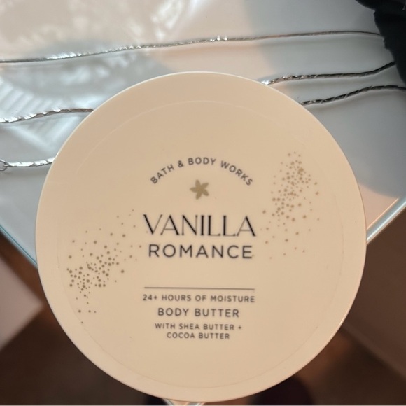 New Bath and Body Works Vanilla Romance Body Wash and Body Butter - Picture 4 of 6